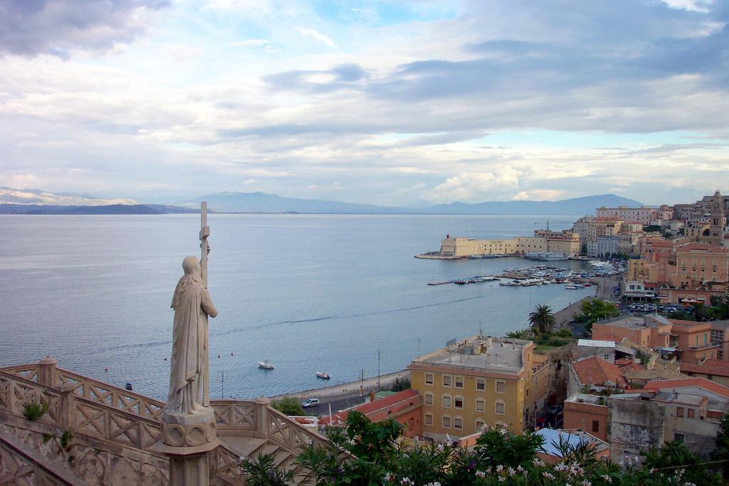 Cento Passi Dal Mare Apartment Gaeta Exterior foto